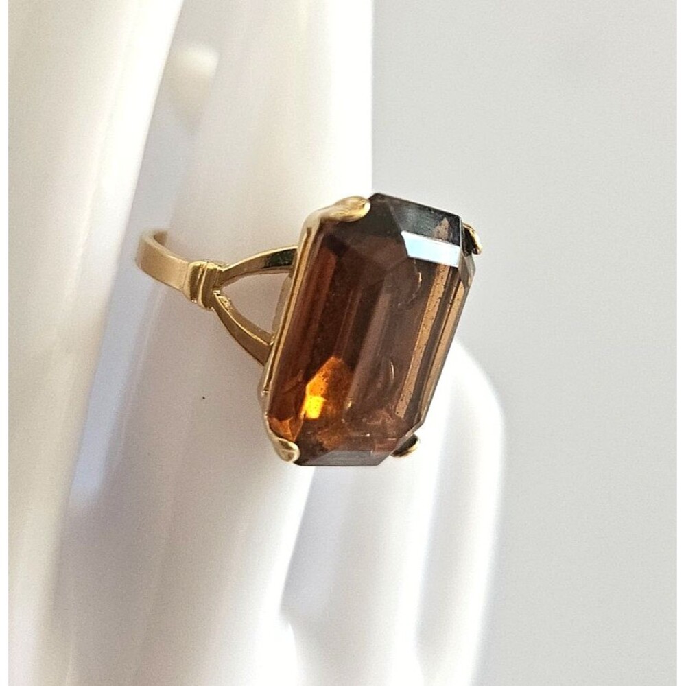Vintage 1978 Avon Smoky Lustre Cocktail Ring Gold Tone Emerald Cut Glass Size 8